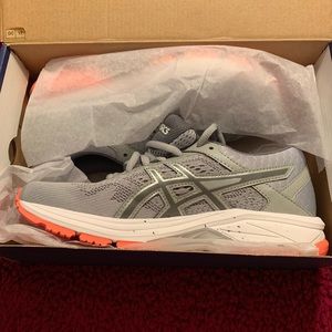 ASICS sneakers NIB